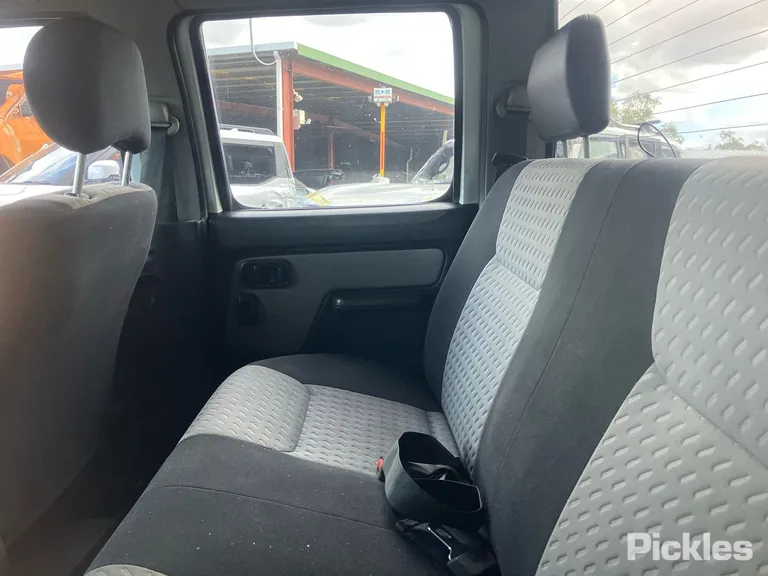 2014 Nissan Navara Used VIN MNTCPUD22A0023470 – undercarriage
