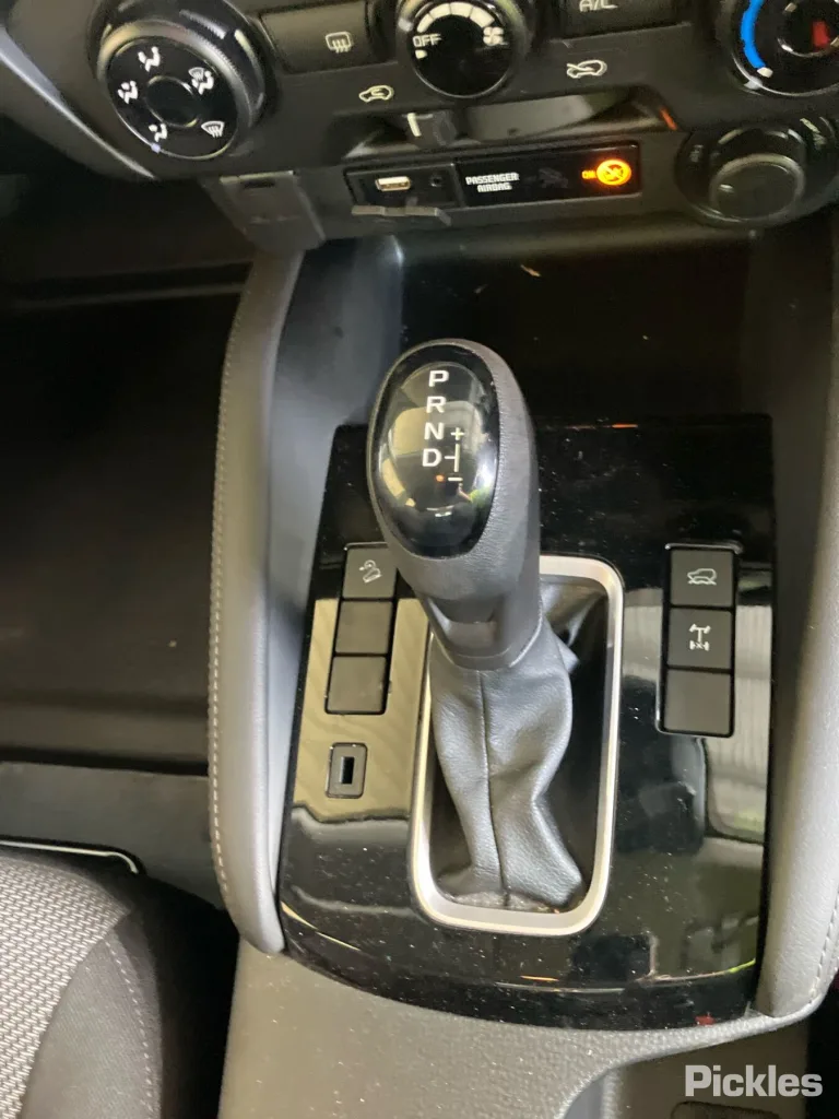 2024 Mazda BT-50 Damaged VIN MP2TFS40JRT406124 – interior seats