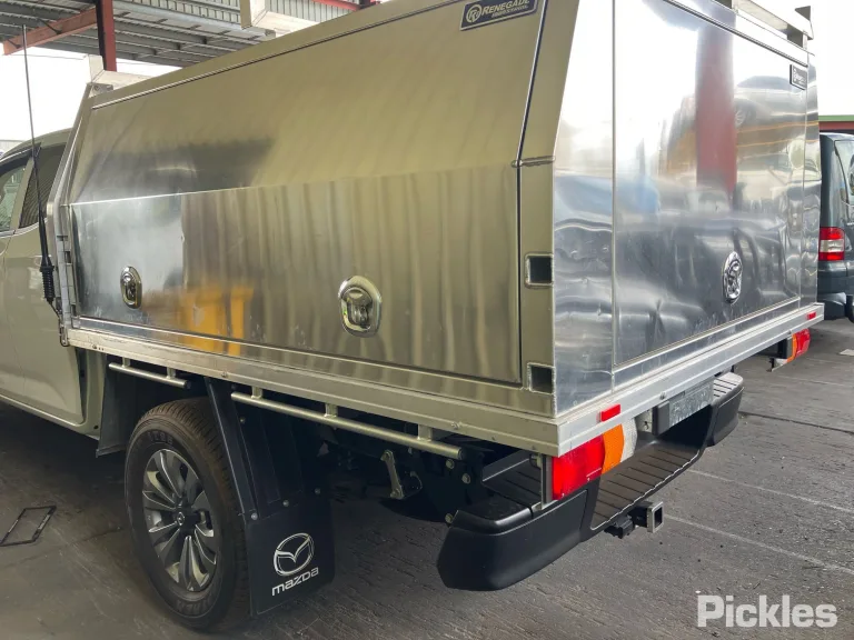 2024 Mazda BT-50 Damaged VIN MP2TFS40JRT406124 – engine bay