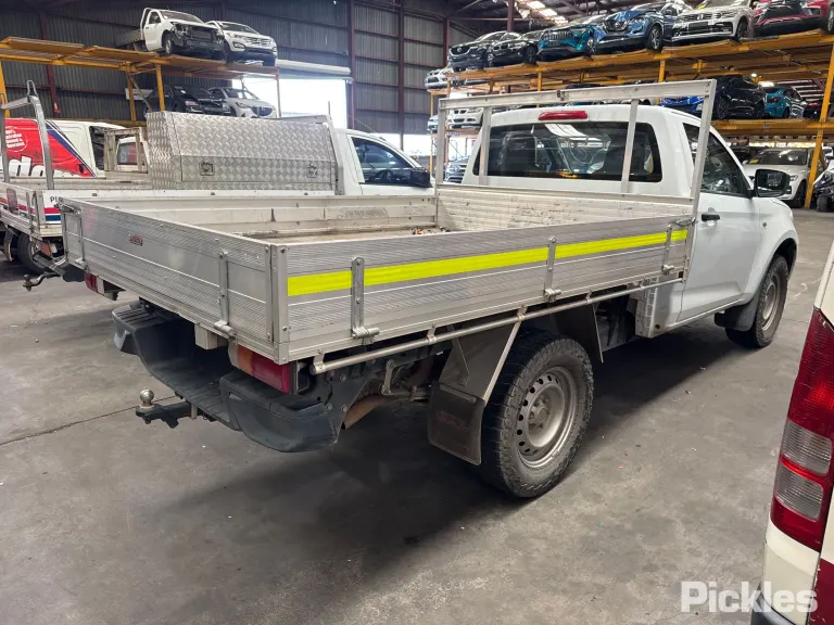 2021 Isuzu D-MAX Damaged VIN MPATFR40JMT007631 – engine bay 2021 Isuzu D-MAX Damaged VIN MPATFR40JMT007631 – engine bay