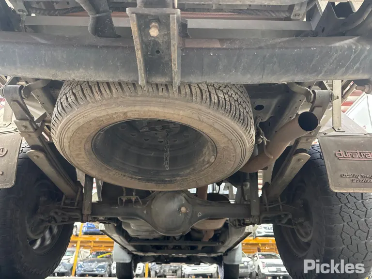 2021 Isuzu D-MAX Damaged VIN MPATFR40JMT007631 – undercarriage 2021 Isuzu D-MAX Damaged VIN MPATFR40JMT007631 – undercarriage