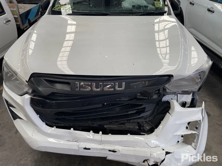 2023 Isuzu D-MAX Used VIN MPATFR40JPT002946 – trunk area