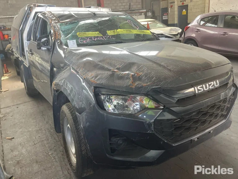 2024 Isuzu D-MAX Used VIN MPATFR87JRT003169 – interior seats 2024 Isuzu D-MAX Used VIN MPATFR87JRT003169 – interior seats