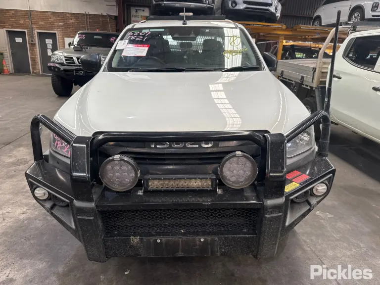 2022 Isuzu D-MAX Damaged VIN MPATFS40JPG002452 – side profile