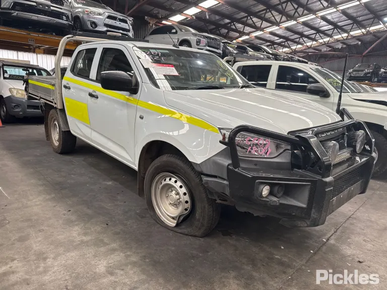 2022 Isuzu D-MAX Damaged VIN MPATFS40JPG002452 – dashboard