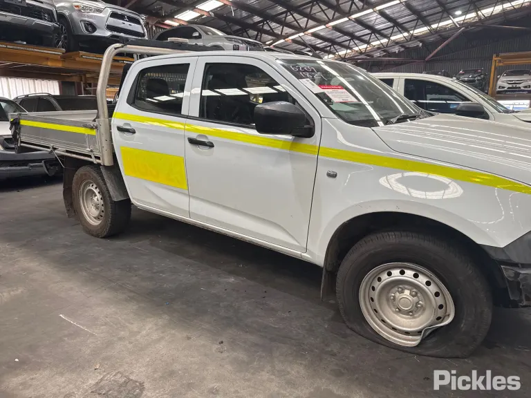2022 Isuzu D-MAX Damaged VIN MPATFS40JPG002452 – undercarriage