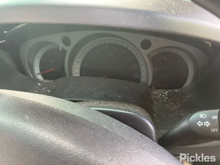 2009 Isuzu D-MAX Damaged VIN MPATFS85H9T102181 – exterior detail
