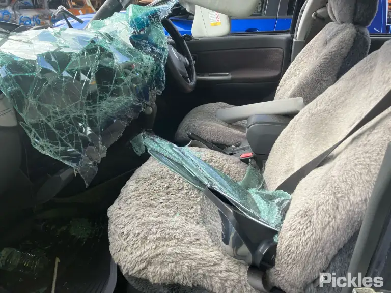 2009 Isuzu D-MAX Damaged VIN MPATFS85H9T102181 – trunk area