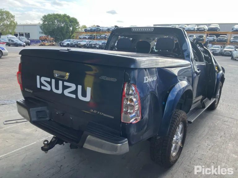 2009 Isuzu D-MAX Damaged VIN MPATFS85H9T102181 – photo 18