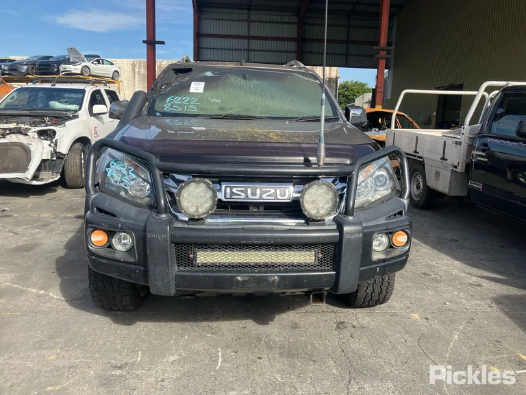 2013 Isuzu D-MAX Used VIN MPATFS85JDT008171 – interior seats