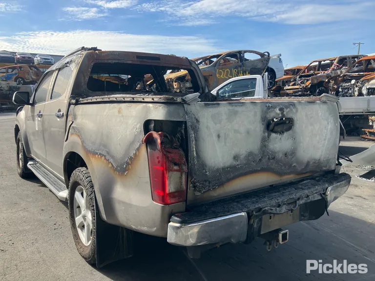 2013 Isuzu D-MAX Used VIN MPATFS85JDT008171 – exterior detail