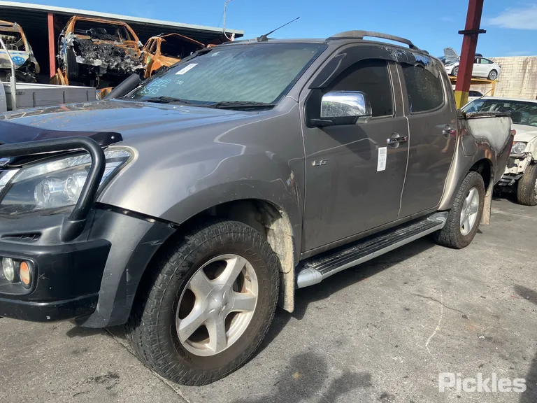 2013 Isuzu D-MAX Used VIN MPATFS85JDT008171 – photo 11