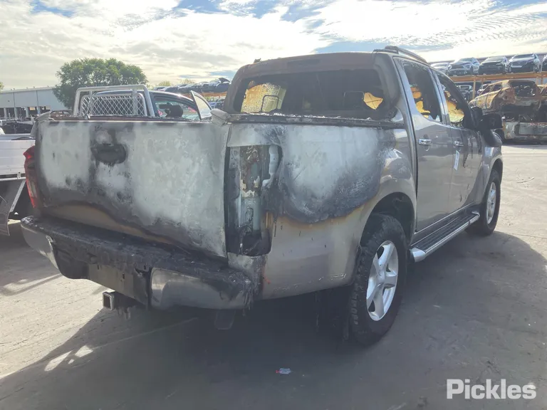 2013 Isuzu D-MAX Used VIN MPATFS85JDT008171 – photo 21
