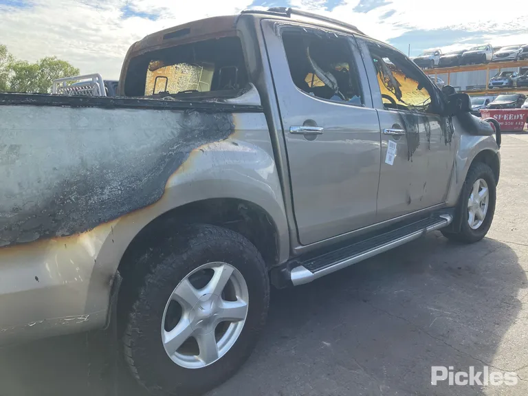 2013 Isuzu D-MAX Used VIN MPATFS85JDT008171 – photo 35