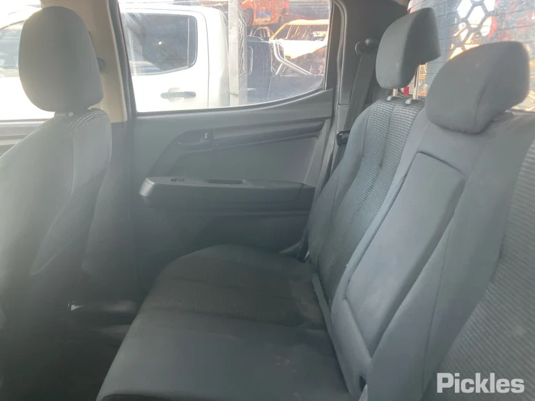 2019 Isuzu D-MAX Damaged VIN MPATFS85JKT010027 – side profile 2019 Isuzu D-MAX Damaged VIN MPATFS85JKT010027 – side profile