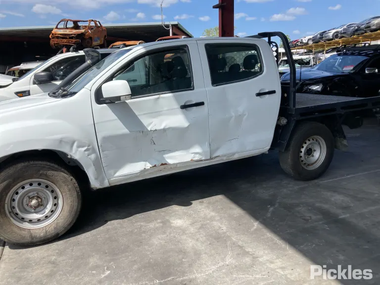 2019 Isuzu D-MAX Damaged VIN MPATFS85JKT010027 – dashboard 2019 Isuzu D-MAX Damaged VIN MPATFS85JKT010027 – dashboard