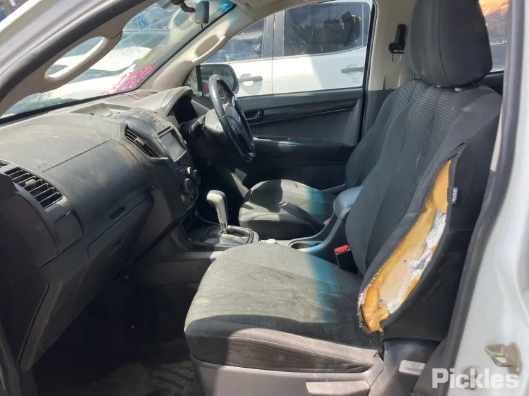 2019 Isuzu D-MAX Damaged VIN MPATFS85JKT010027 – photo 14 2019 Isuzu D-MAX Damaged VIN MPATFS85JKT010027 – photo 14