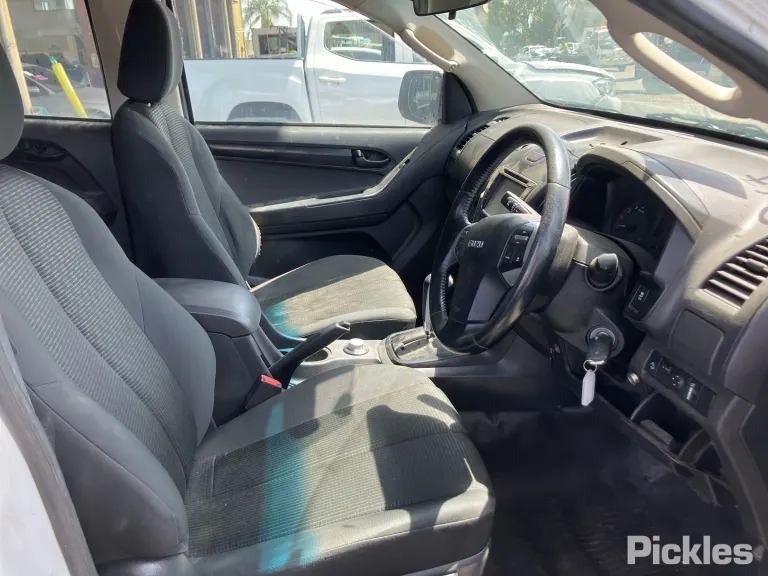 2019 Isuzu D-MAX Damaged VIN MPATFS85JKT010027 – photo 17 2019 Isuzu D-MAX Damaged VIN MPATFS85JKT010027 – photo 17