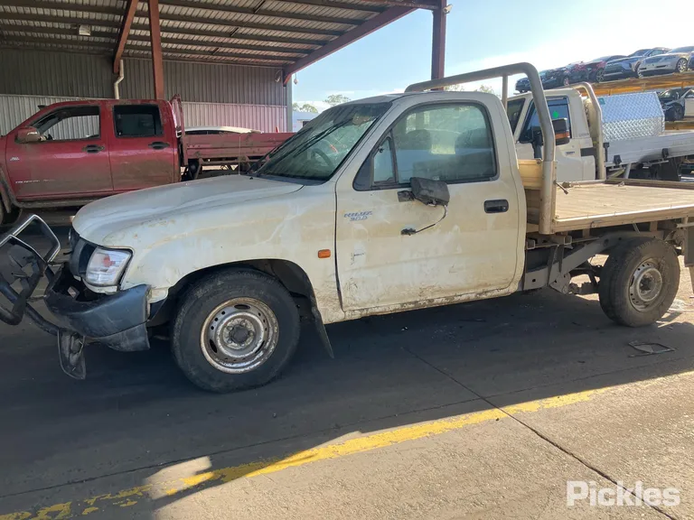 2003 Toyota Hilux Used VIN MR031LNE908002139 – interior seats