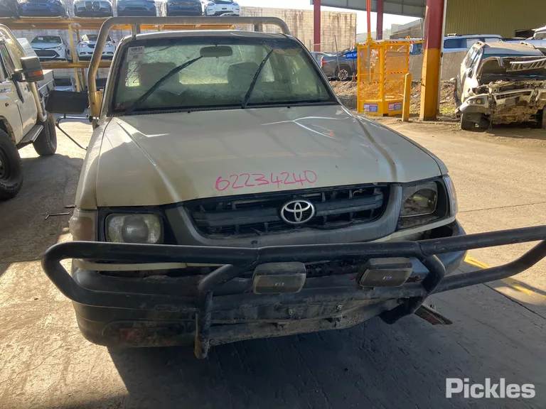 2003 Toyota Hilux Used VIN MR031LNE908002139 – trunk area
