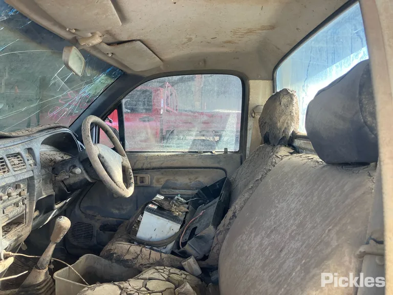 2003 Toyota Hilux Used VIN MR031LNE908002139 – photo 21