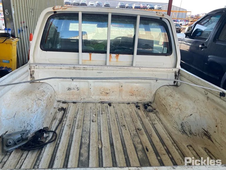 2000 Toyota Hilux Used VIN MR033UNE907000766 – odometer reading