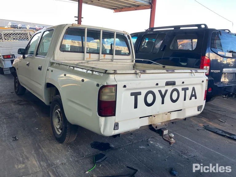 2000 Toyota Hilux Used VIN MR033UNE907000766 – photo 17