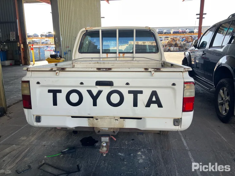 2000 Toyota Hilux Used VIN MR033UNE907000766 – photo 18