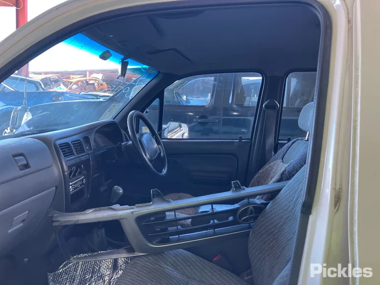 2000 Toyota Hilux Used VIN MR033UNE907000766 – photo 23