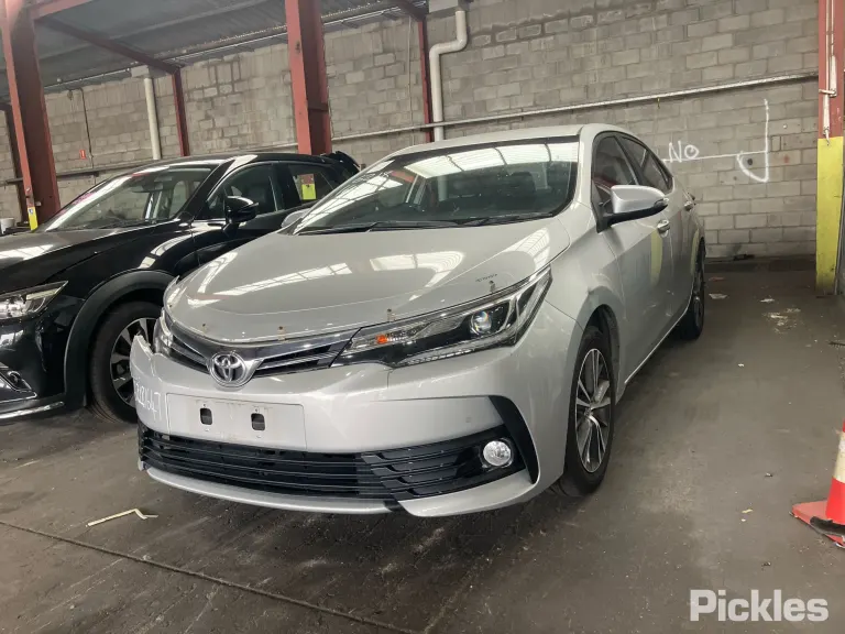 2018 Toyota Corolla Damaged VIN MR053REH205312026 – interior seats