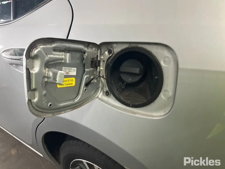 2018 Toyota Corolla Damaged VIN MR053REH205312026 – exterior detail