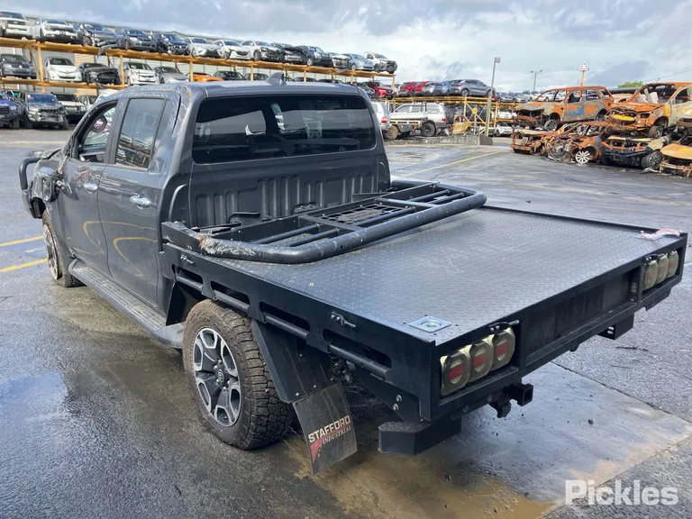 2024 Toyota Hilux Used VIN MR0BA3CD600088768 – trunk area 2024 Toyota Hilux Used VIN MR0BA3CD600088768 – trunk area