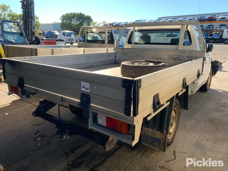 2005 Toyota Hilux Used VIN MR0CU12G400002336 – dashboard
