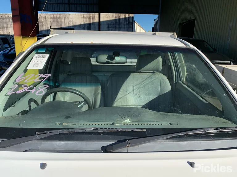 2005 Toyota Hilux Used VIN MR0CU12G400002336 – trunk area