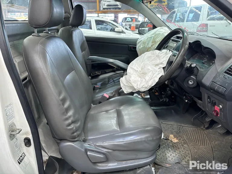 2013 Toyota Hilux Used VIN MR0CX12G300103035 – exterior detail