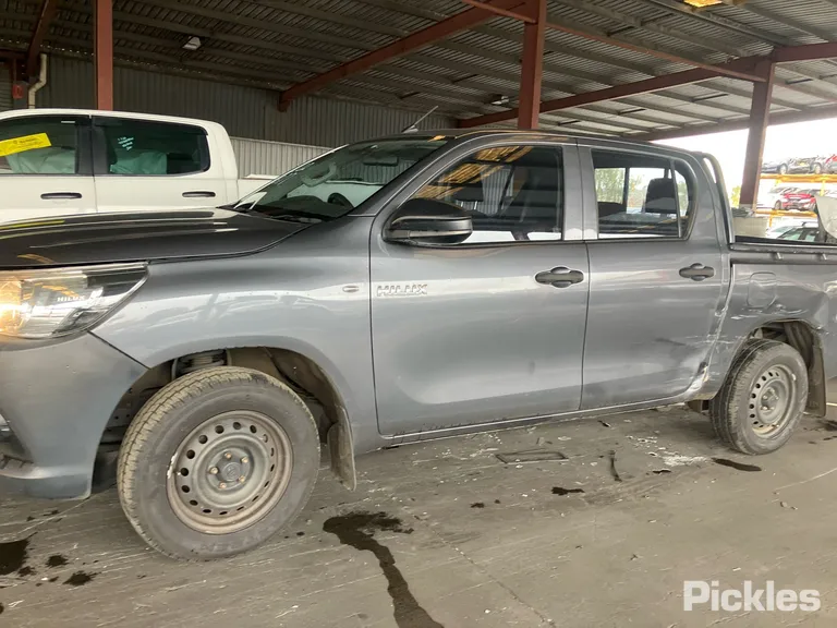 2017 Toyota Hilux Used VIN MR0EB3CD900800474 – photo 26
