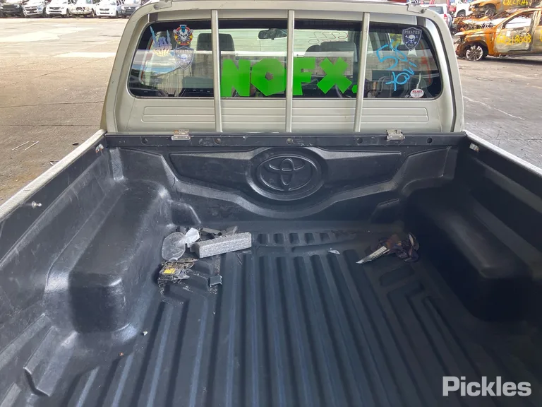 2008 Toyota Hilux Used VIN MR0EX12G302018144 – undercarriage 2008 Toyota Hilux Used VIN MR0EX12G302018144 – undercarriage