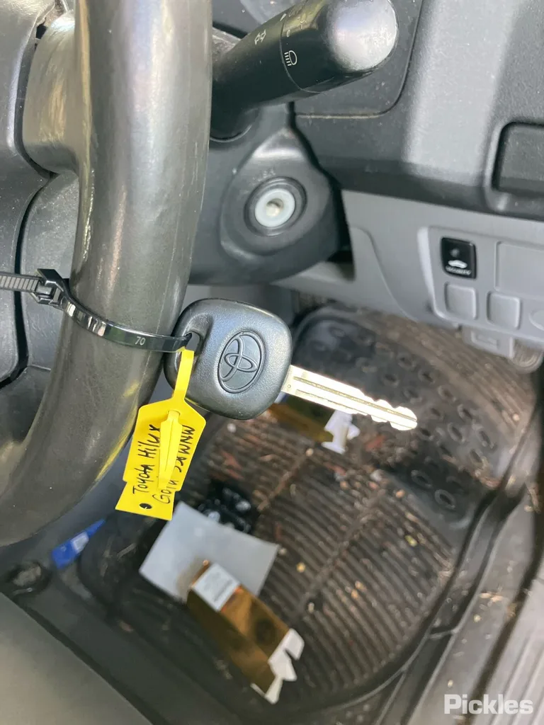 2008 Toyota Hilux Used VIN MR0EX12G302018144 – photo 17 2008 Toyota Hilux Used VIN MR0EX12G302018144 – photo 17