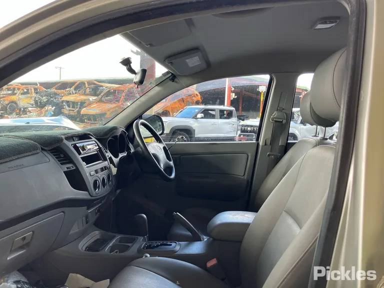 2008 Toyota Hilux Used VIN MR0EX12G302018144 – photo 25 2008 Toyota Hilux Used VIN MR0EX12G302018144 – photo 25