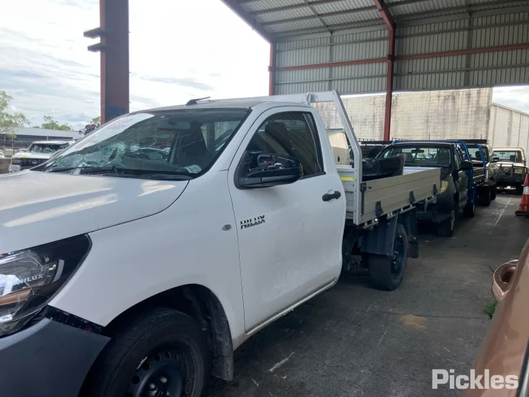 2018 Toyota Hilux Damaged VIN MR0EX3CB301120967 – undercarriage 2018 Toyota Hilux Damaged VIN MR0EX3CB301120967 – undercarriage