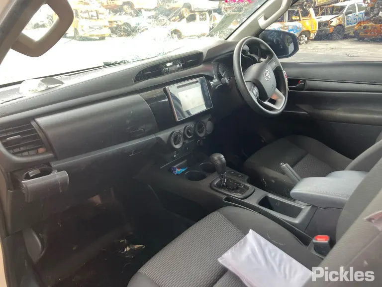 2018 Toyota Hilux Damaged VIN MR0EX3CB301120967 – photo 21 2018 Toyota Hilux Damaged VIN MR0EX3CB301120967 – photo 21