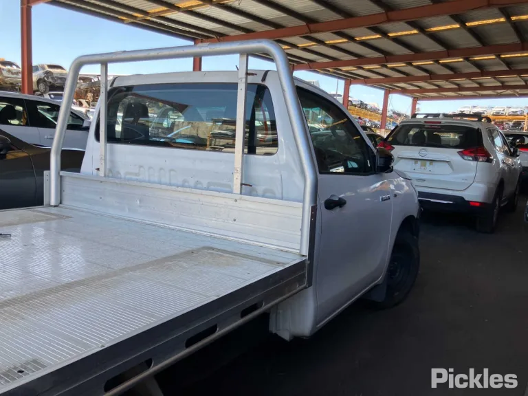 2018 Toyota Hilux Damaged VIN MR0EX3CB801122469 – side profile