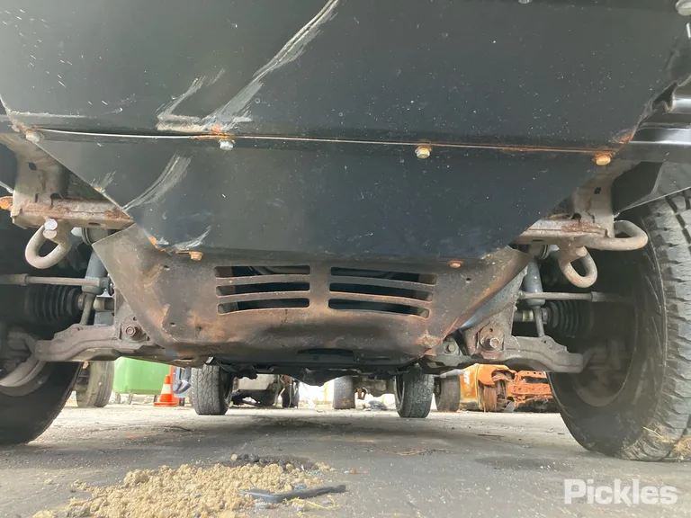 2007 Toyota Hilux Used VIN MR0FZ22GX01157343 – undercarriage