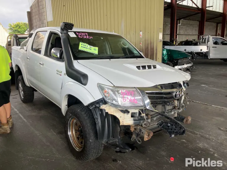 2006 Toyota Hilux Damaged VIN MR0FZ29G401528082 – rear exterior