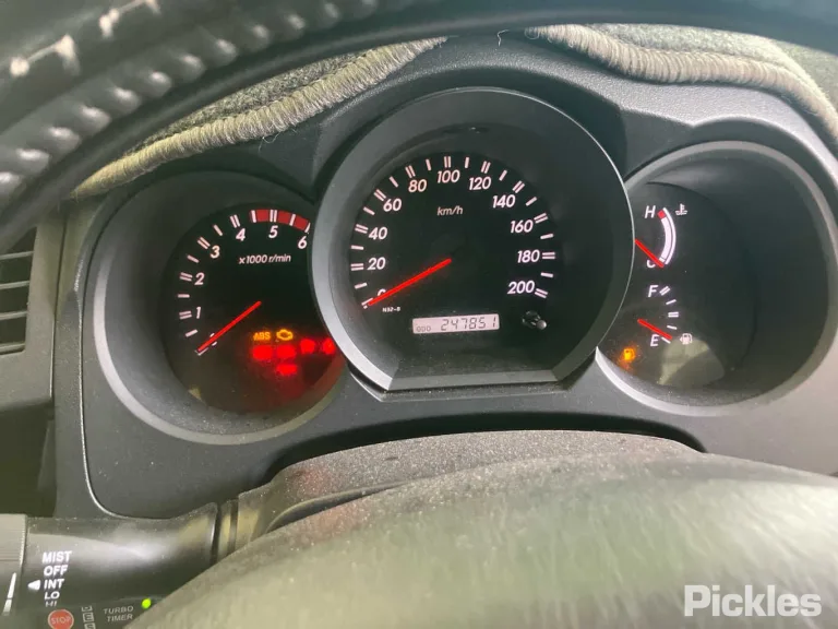 2006 Toyota Hilux Damaged VIN MR0FZ29G401528082 – interior seats