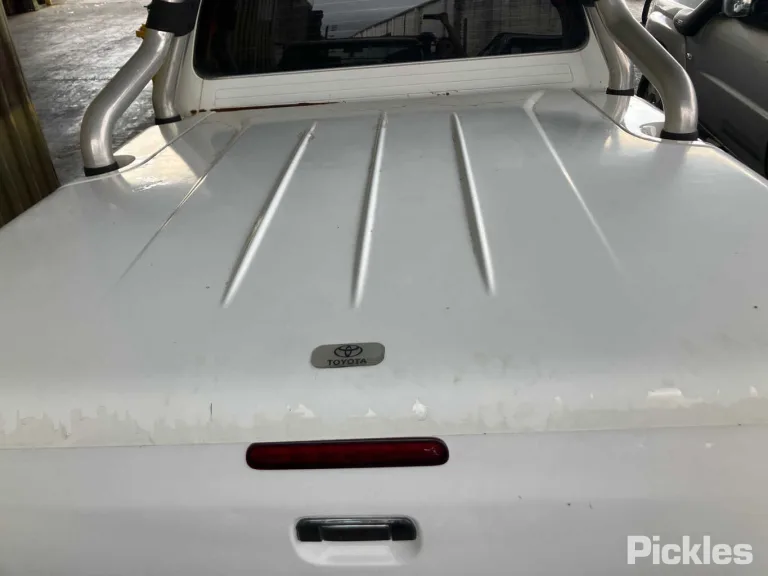 2006 Toyota Hilux Damaged VIN MR0FZ29G401528082 – exterior detail