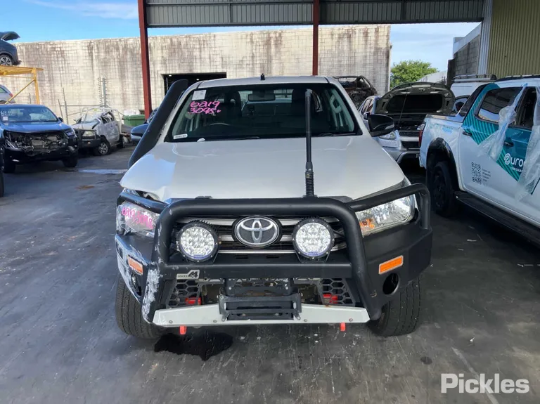 2017 Toyota Hilux Used VIN MR0KA3CC201162172 – interior seats