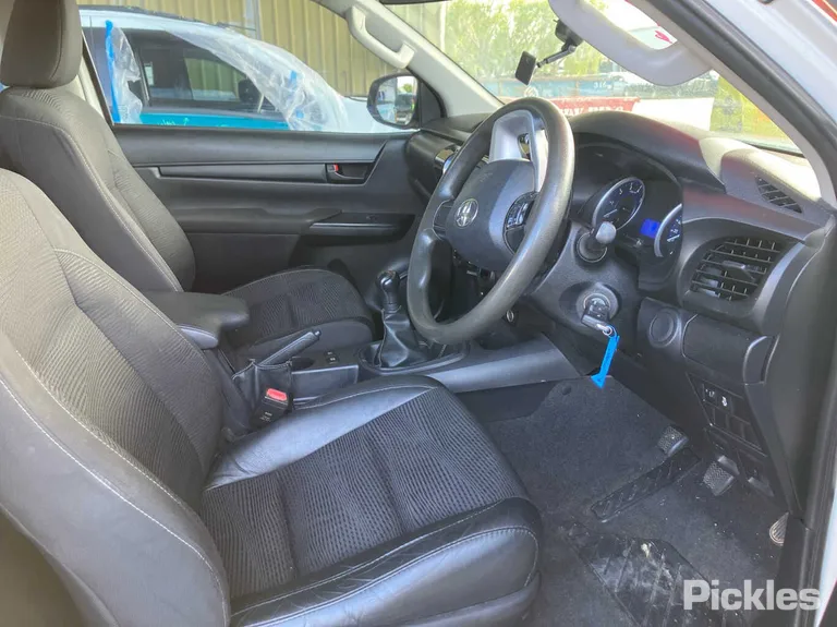 2017 Toyota Hilux Used VIN MR0KA3CC201162172 – undercarriage