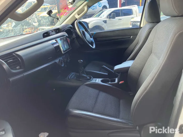 2017 Toyota Hilux Used VIN MR0KA3CC201162172 – photo 12