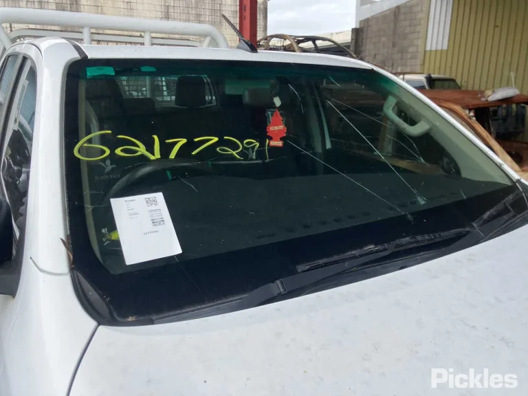 2016 Toyota Hilux Damaged VIN MR0KA3CD301302352 – rear exterior